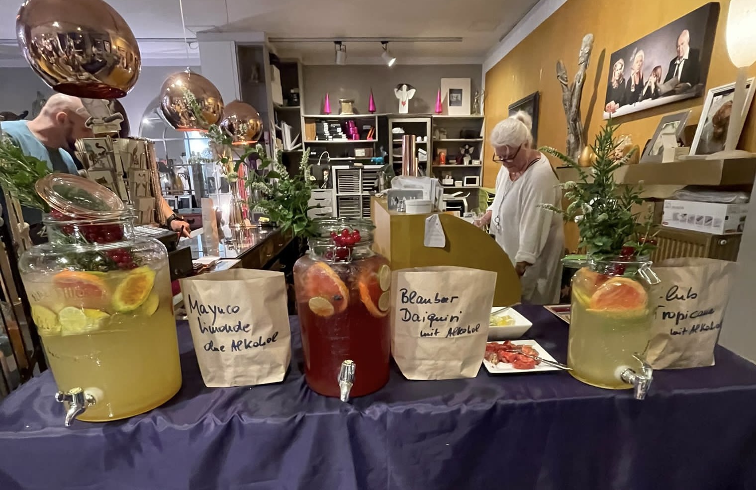 Getränkebar mit Drinks bei einem Ars Vivendi Store-Event